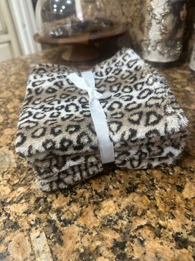 Leopard Print Plush Throw Blanket - Gray and White